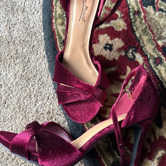 Ann Michell Burgundy Velvet Women's Heels - Picture 3 of 3